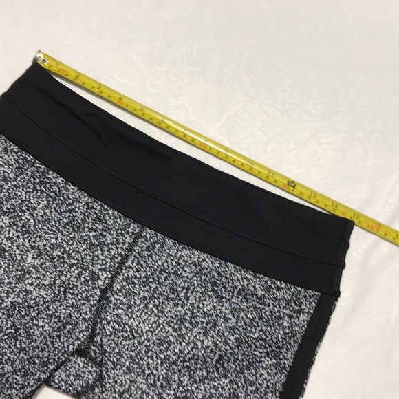 Lululemon | Black and pink leggings Sz 8 - Picture 10 of 13